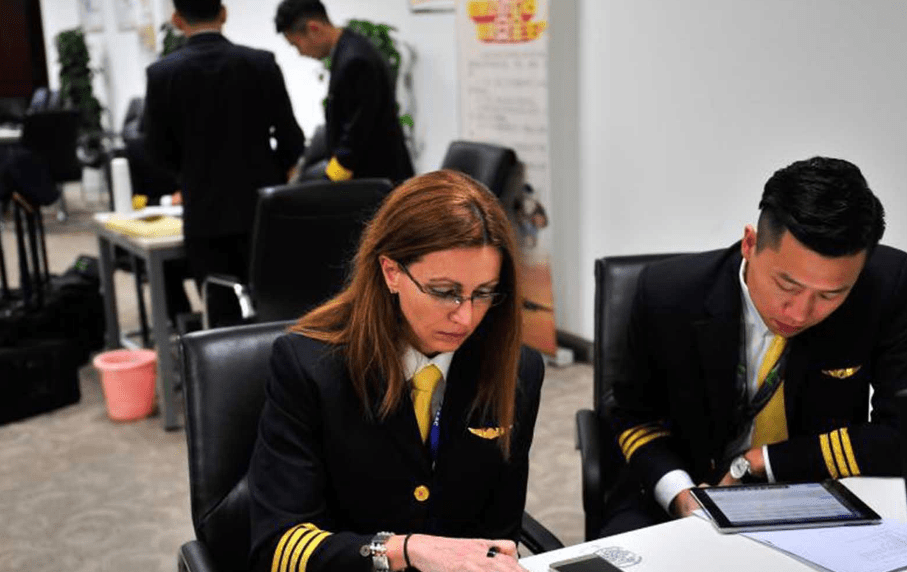 金贝丽:美国王牌飞行员,却成中国首位美籍女机长,难道真是间谍