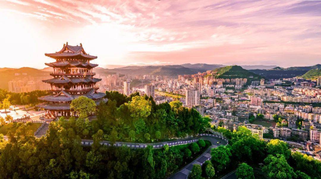 图集| "砥砺奋进·我们这十年"巴中宣传海报_全貌_建设_笑容