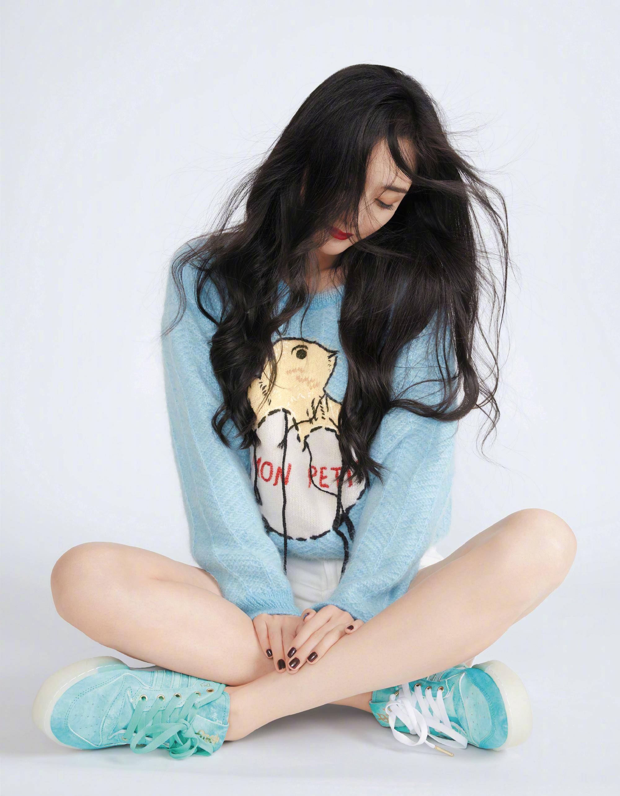 不愧是运动品牌代言人,杨幂流苏运动裙十分个性,穿出青春气息_时尚