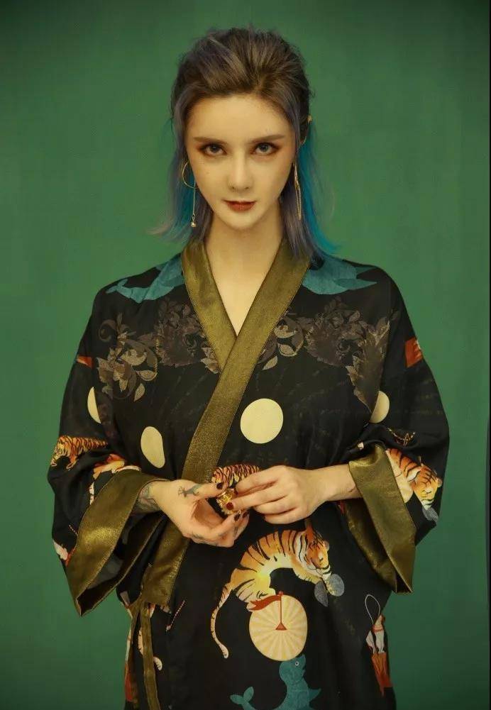 非主流鼻祖沉珂,曾经的第一网红,"身亡"七年后她又回来了_网络_青春