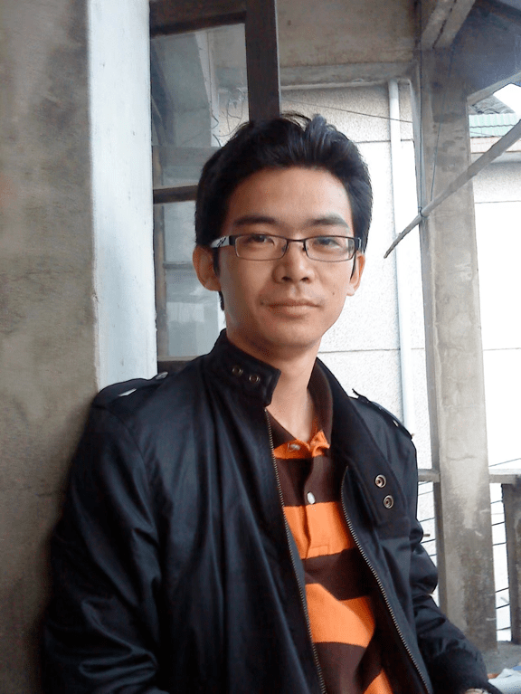 "叶振兴是商船学院船舶电子电气工程专业的新生,他成为了表哥谭荣高的