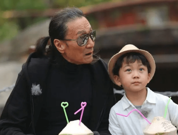 谢贤暗示张柏芝三胎的生父身份!也是谢家的?_儿子_谢霆锋_何会