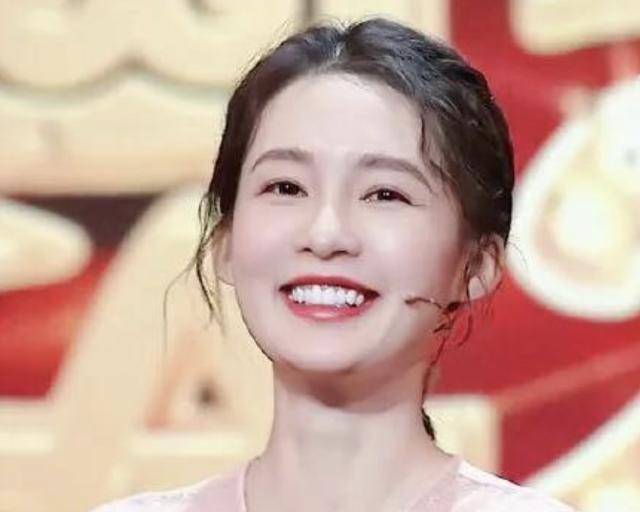 看过这8位"月牙眼"的女星,我总算见识到,什么叫"眉目含情"_笑容_眼睛
