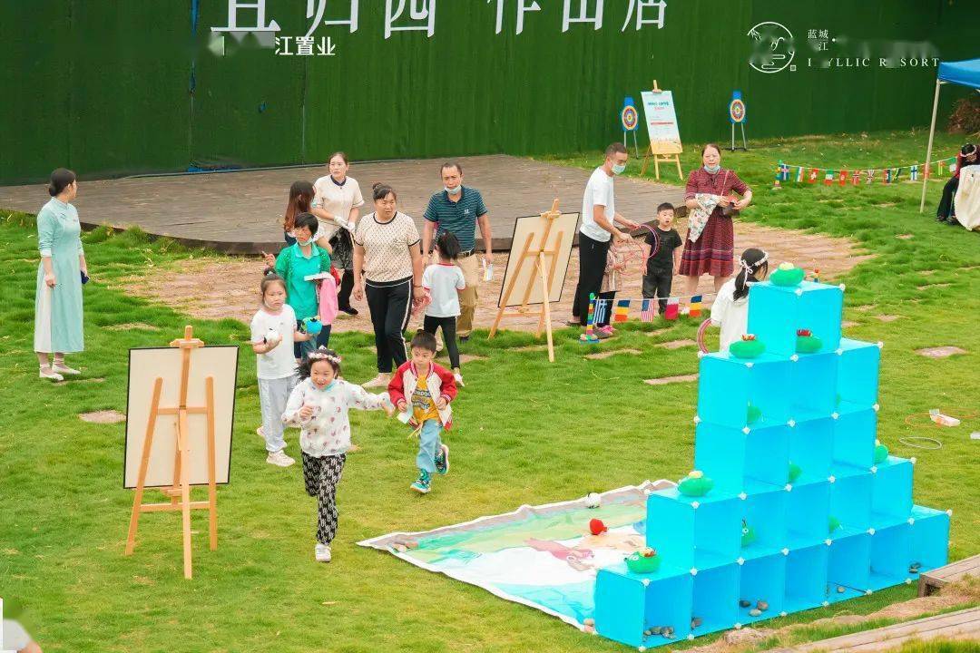 活动图每年国庆假期,北京桃李春风都会举办"生活节",家人们欢聚在一起