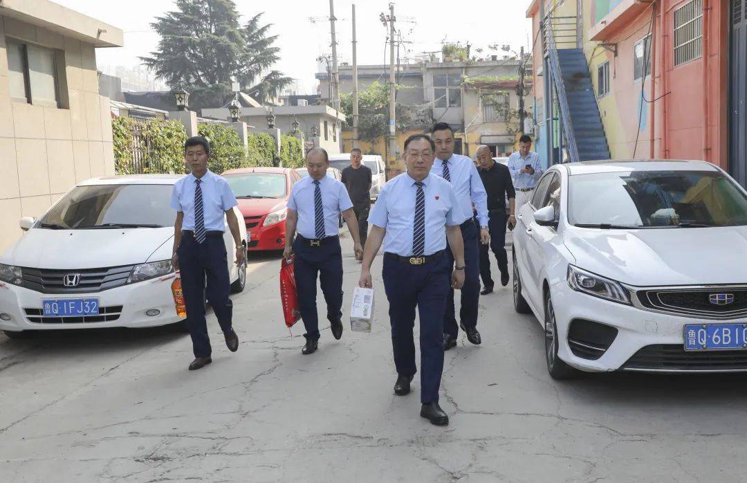 物流部部长周泽增以及市场部代表一行,在银雀山街道党工委副书记,政法