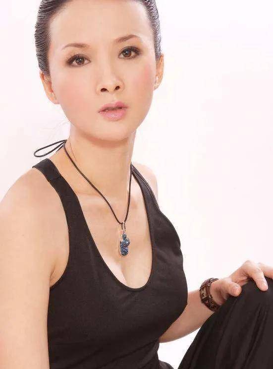 演员谢兰师小红:婚姻甜如蜜糖,丁克11年突然怀孕,乐坏婆婆