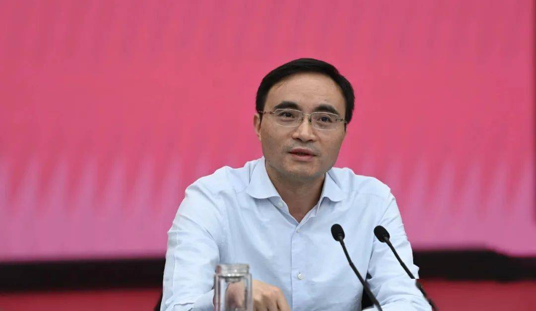 会议深入分析1至8月全区经济运行情况和目标任务完成情况,研判当前