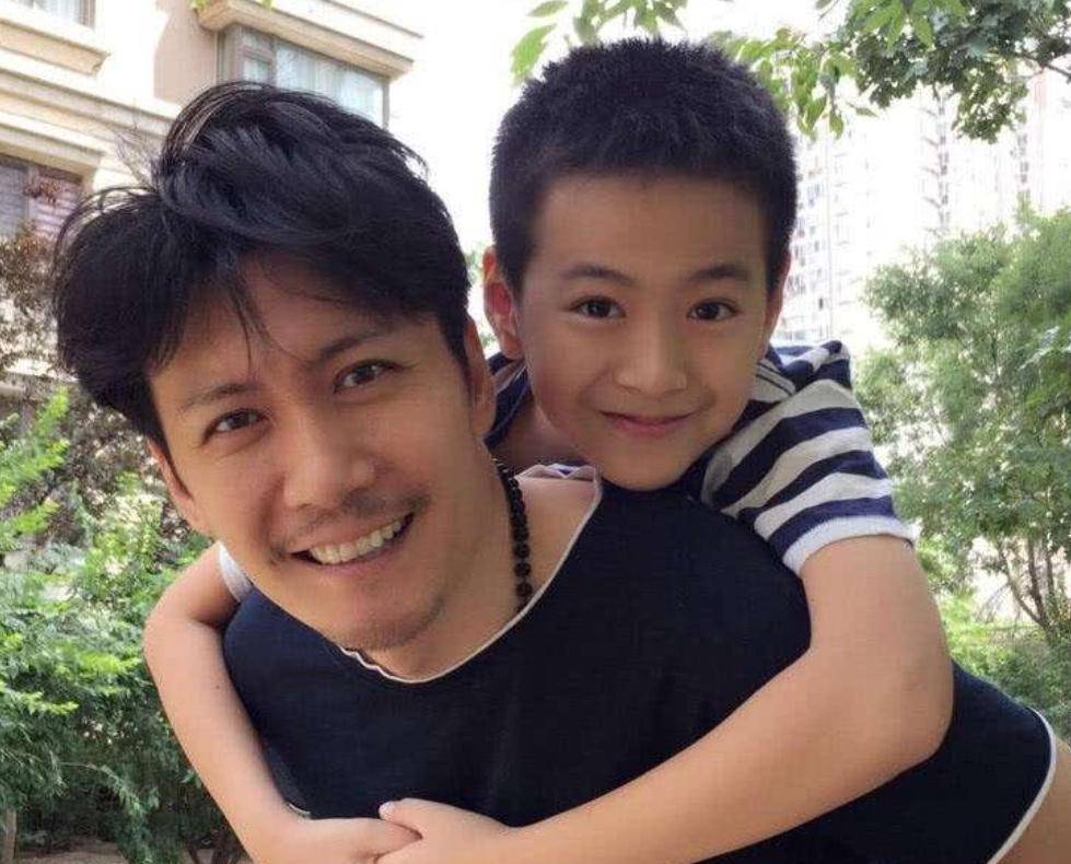 这个举动让当时很多人感到郁闷,毕竟谢润也是一位十分出色的演员.