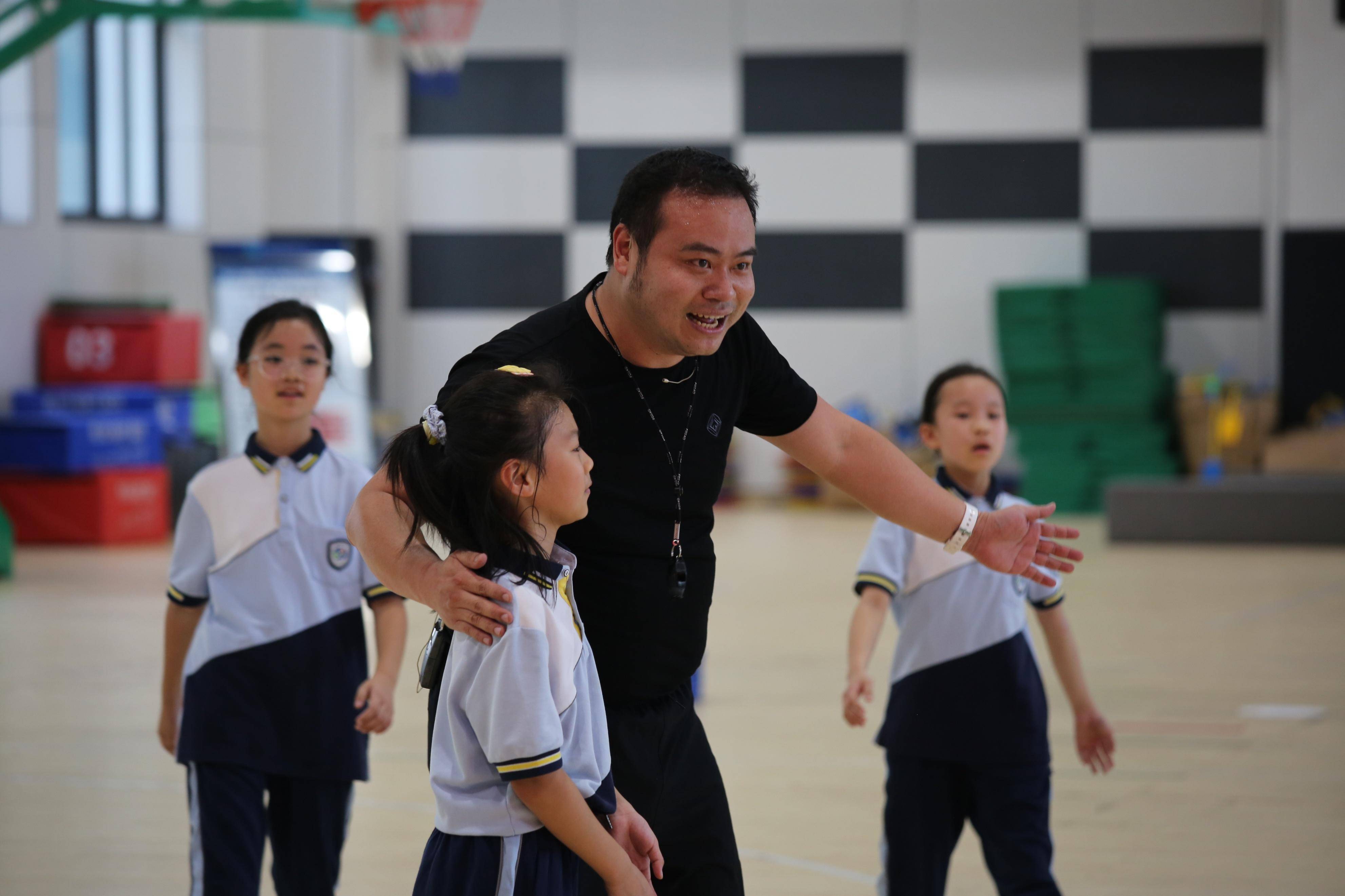 培新小学贺曾亮老师在2022年江北区体育教师优质课竞赛中获一等奖