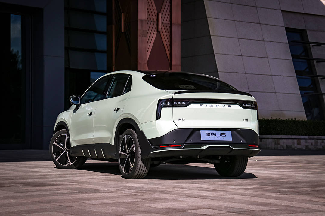 抢鲜试驾纯电新玩家爱驰u6_搜狐汽车_搜狐网