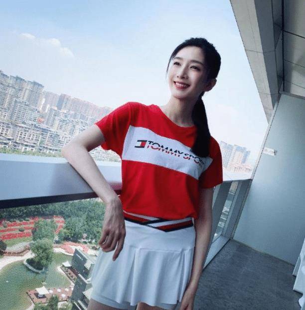 论"安全裤"就服江疏影,比裙子还长一指,网友:羡慕的想哭!