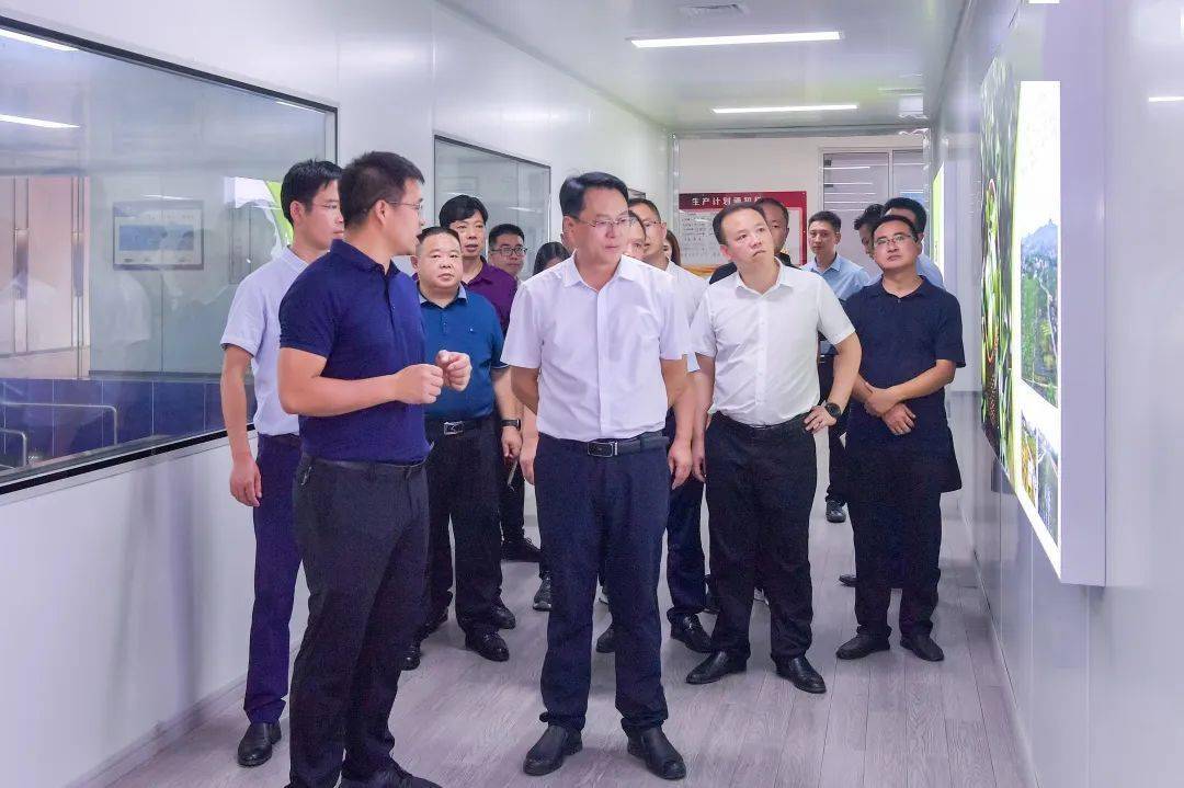 区长刘永明——9月30日,副市长,岳池县委书记米亮主持召开十三届县委