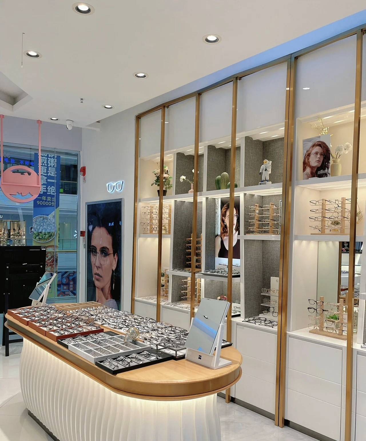 新城控股集团兰州安宁吾悦广场|华视眼镜|没人能从他家空着手出来!