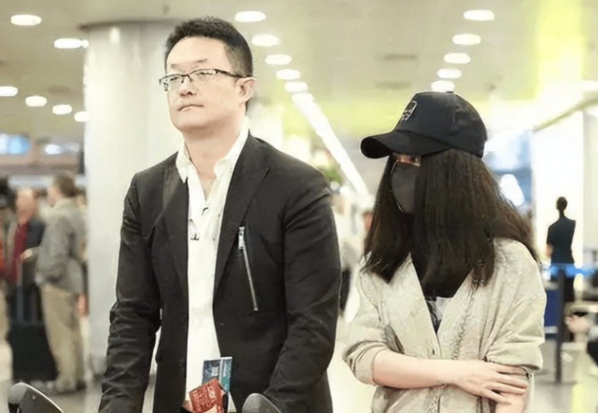 網傳姚笛與神秘男約會,老公曾被曝與美女親密互動 4 d7d4a3fecd364361aabcd0b1f68096f2