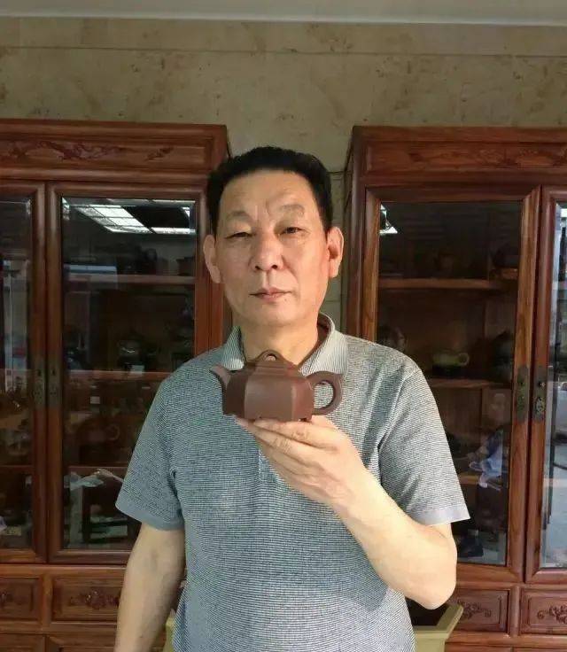 紫砂王朝:高工【陈顺根】,"宜兴三顺"之一,方器圣手_整体_大气_公众