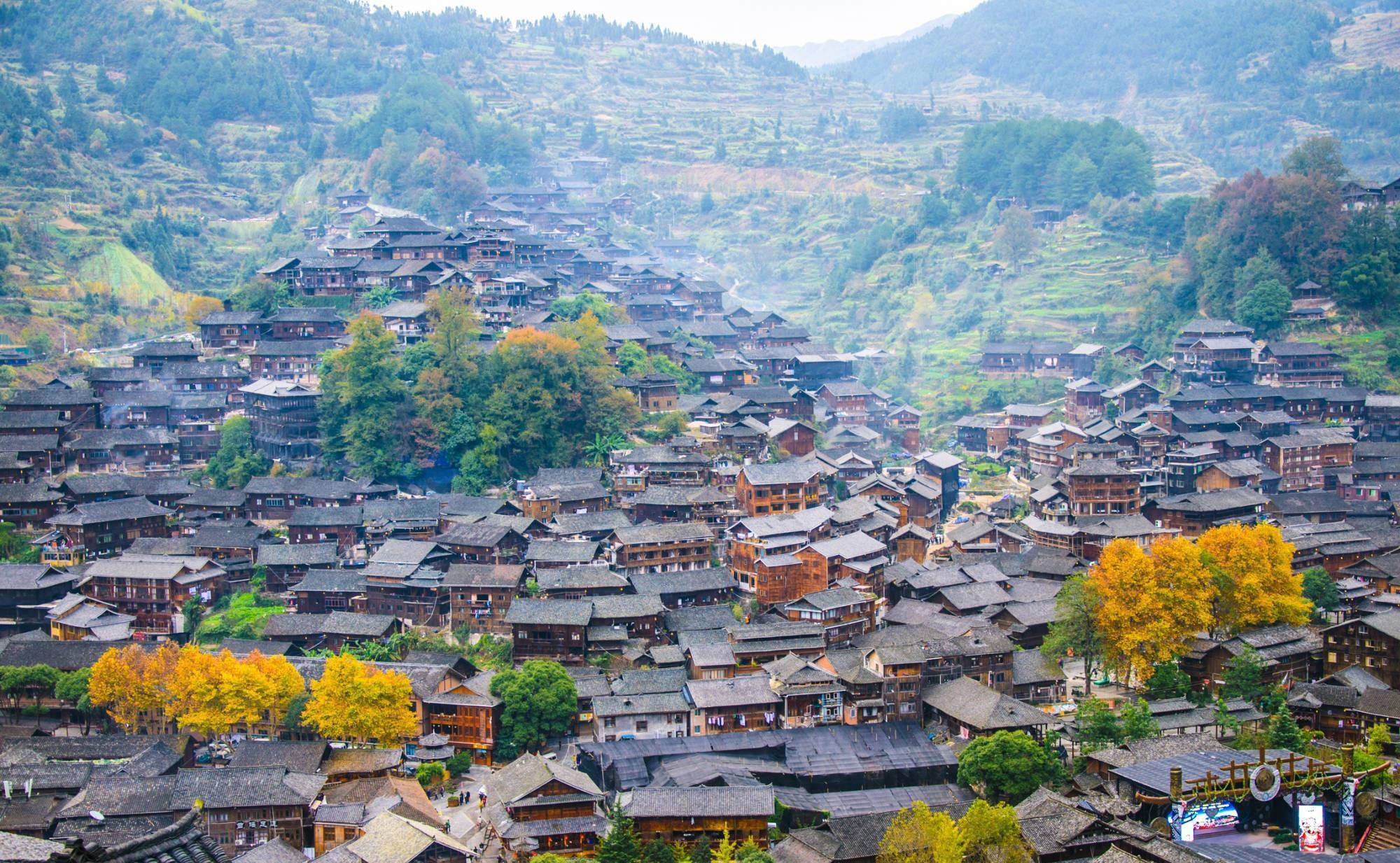 世界上最大的苗族聚居村寨：西江千户苗寨，被誉为“中国苗都”