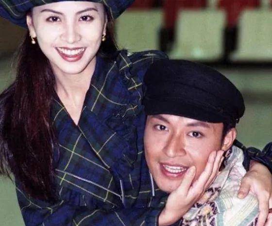 因流产被分手,隐婚小13岁男友,今51岁时尚犹存_田丽_李雨泽_婚姻