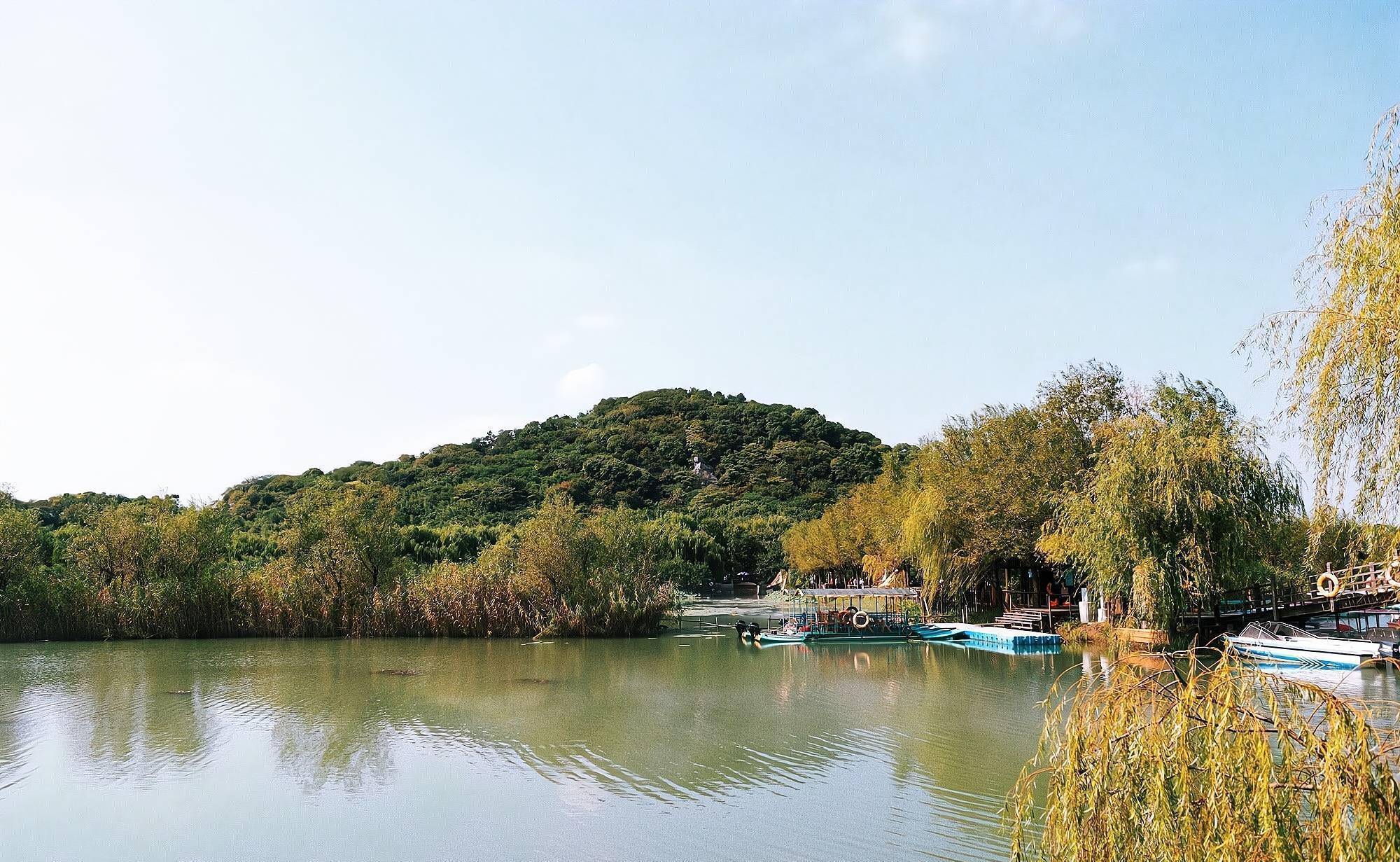 苏州太湖藏着一座绝美小岛，被誉为“小蓬莱”，知道的游客不多