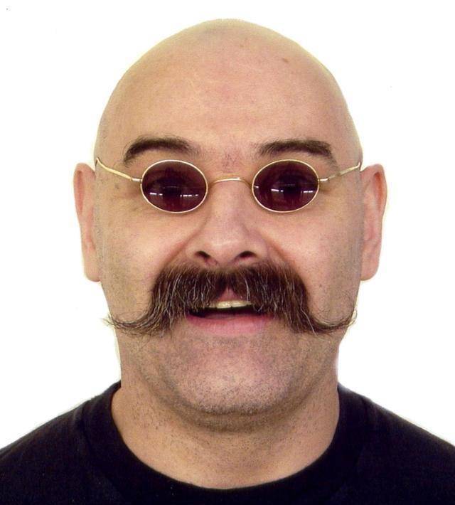 他是lol中布隆的原型,英国最危险的罪犯,如今万人为他请愿释放_查尔斯