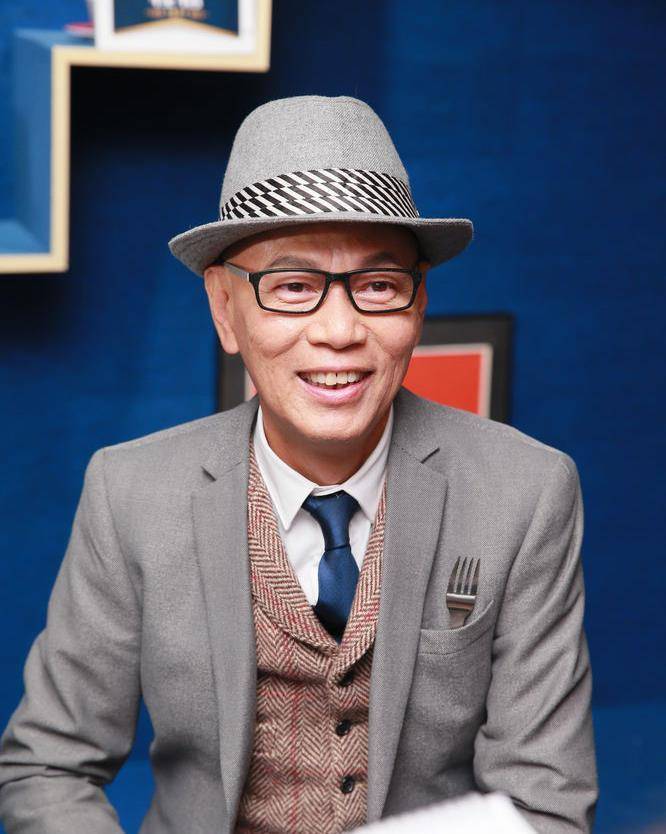 被周星驰捧红的明星,罗家英唱粤剧40年不火,与星爷合作买两套房_元华