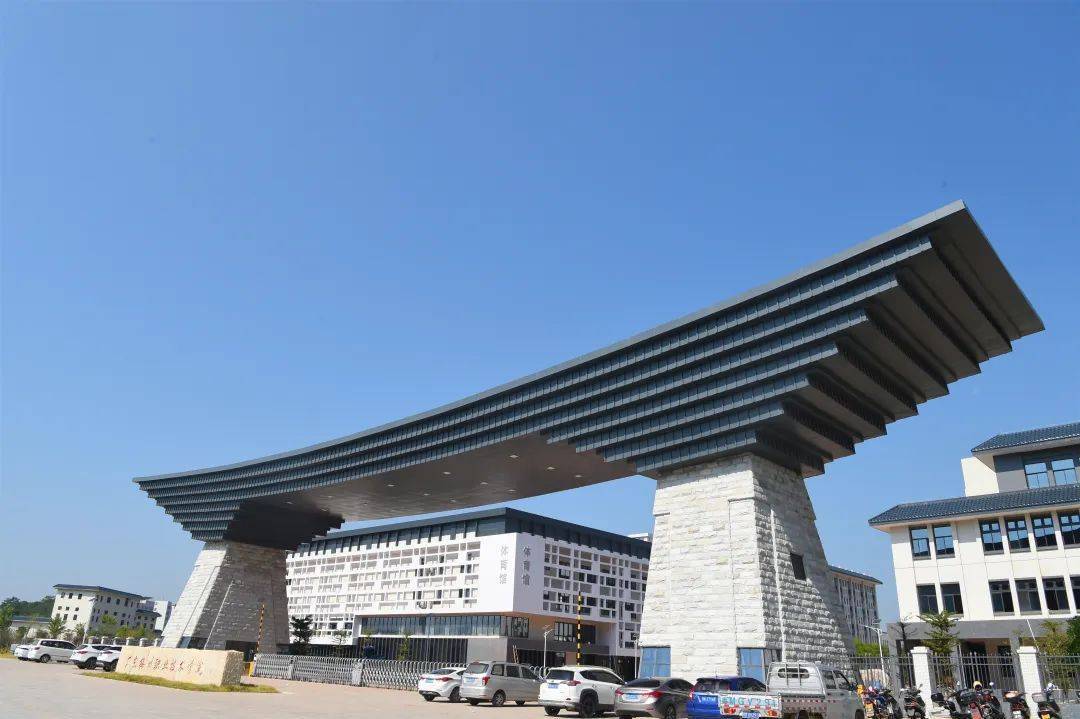 【迎新季】广东梅州职业技术学院喜迎第二届学生_新生_建设_同学