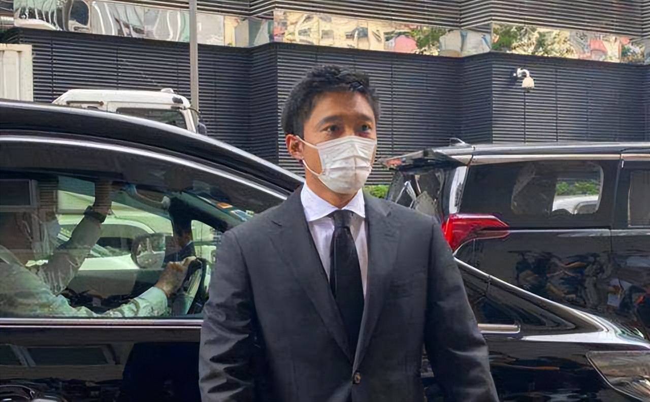 这些模特到香港工作,基本是几个月,之后就会回去外国,也是霍启山那段