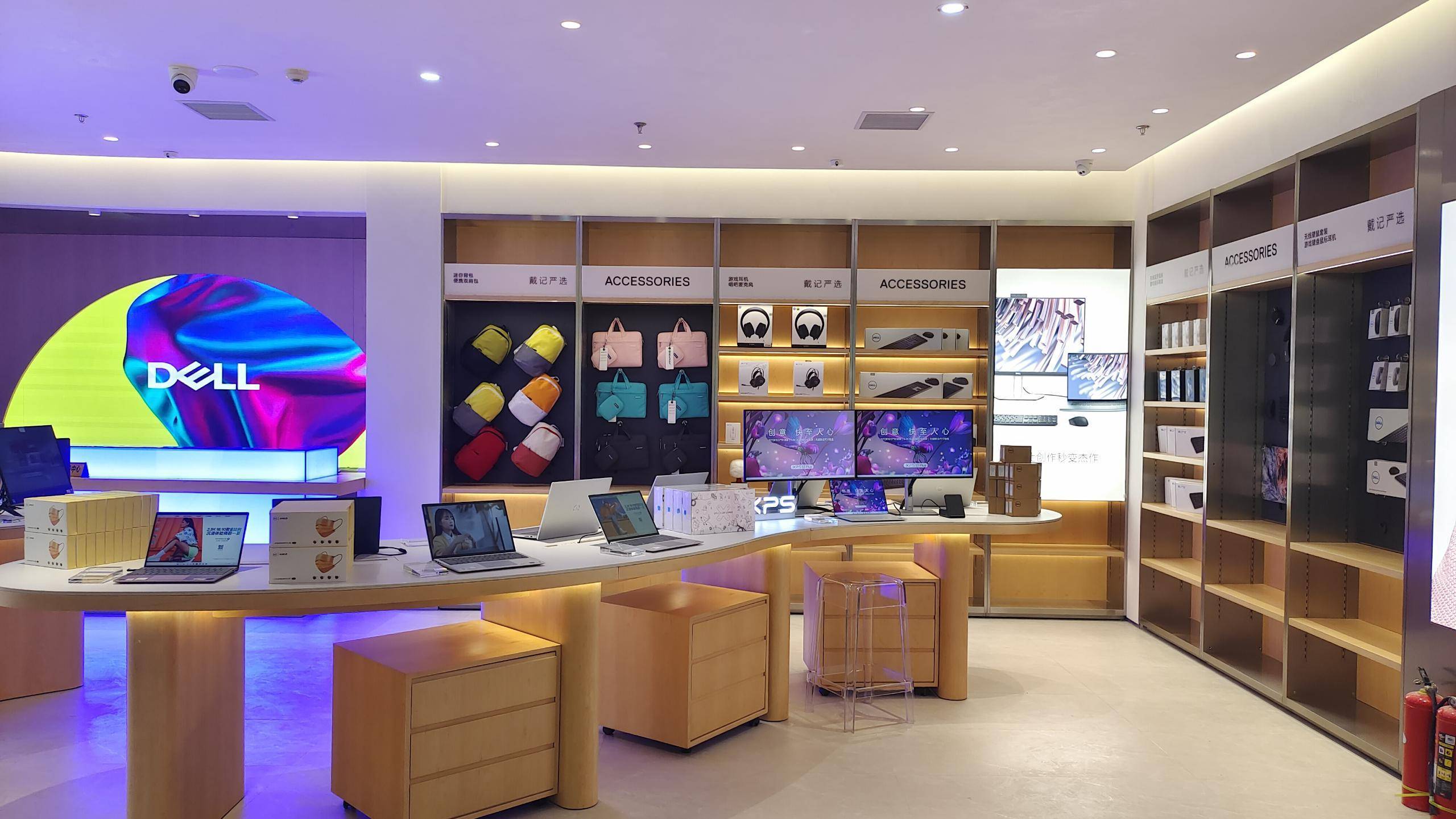 这是一家以官方门店为主题的店铺,这里的服务与产品还是值得我们信任