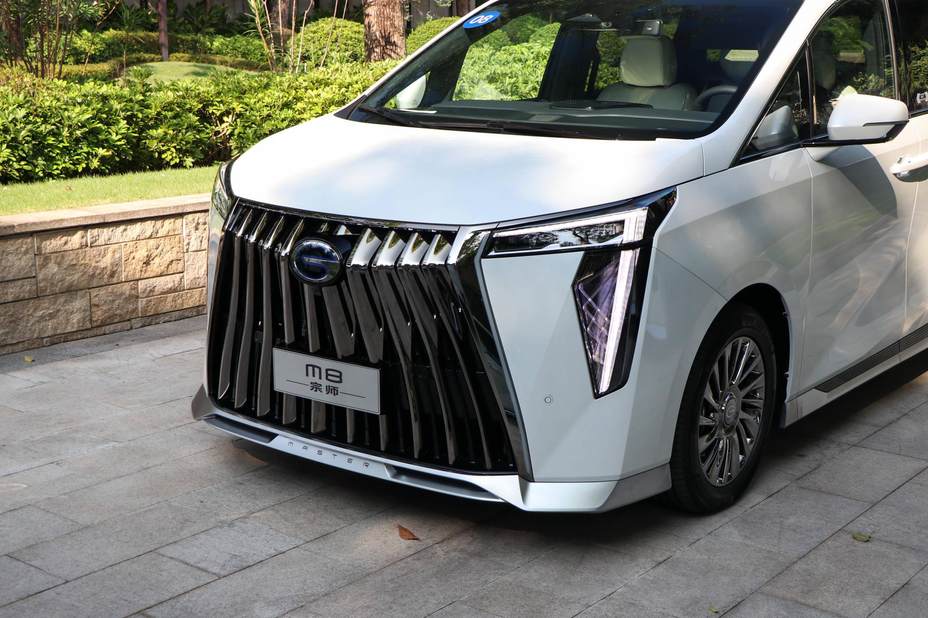 豪华mpv先行者场地试驾广汽传祺m8宗师