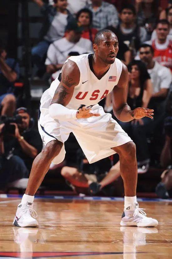 聊起梦八队,你不得不想到科比._防守_美国_比赛