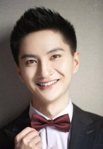 李瑞是《快乐星球》丁凯乐的扮演者,当时的《快乐星球》可是我们小