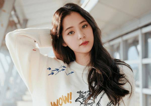 20岁娜娜和25岁吴宣仪,差距怎么这么大_风格_长相_明星