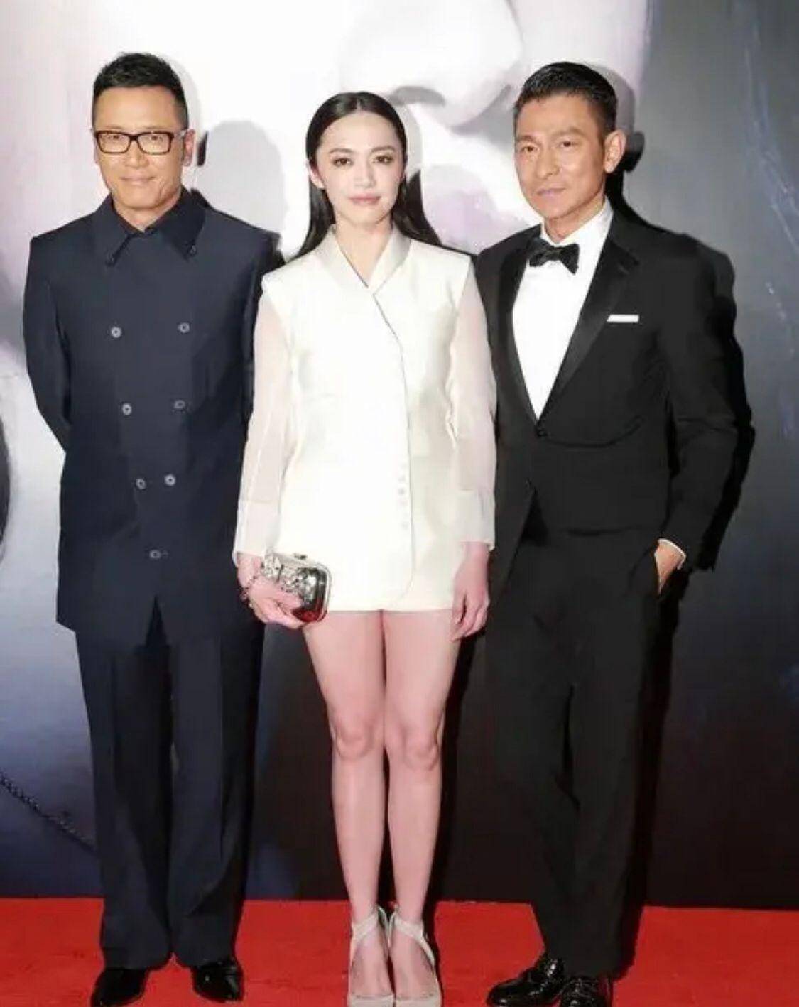 61岁刘德华和姚晨同框,梳背头穿西装气场好强,看不出18岁年龄差_身材