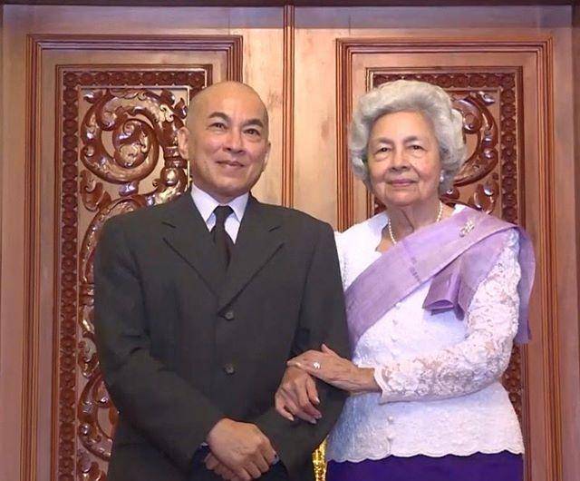 西哈努克国王的第一任妻子,因爱情而结婚,却因失宠而离开_丽亚_莫尼克