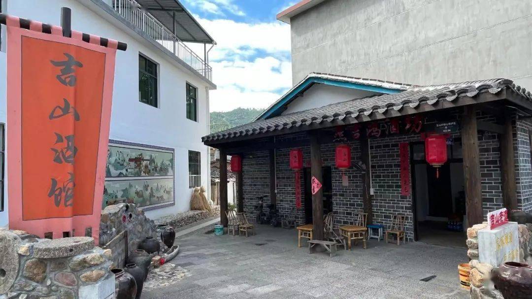 总投资约1000万元,主要是对吉山村入口,景观,标识等进行改造,对原破损