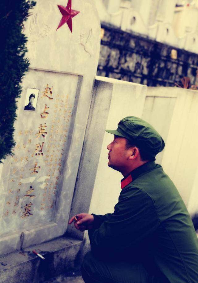 叫"赵斗兰",她有6个子女,四儿子赵占英在1984年边境作战中光荣牺牲