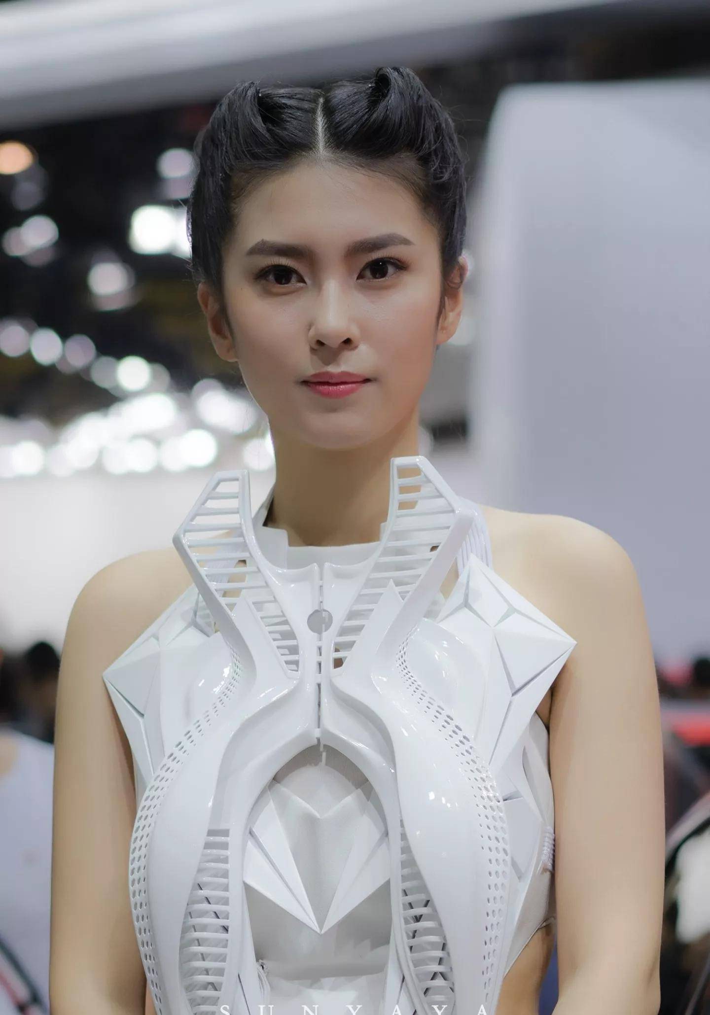 被称为"宅男女神"钟鹿纯甩过王思聪_气质_节目_形象