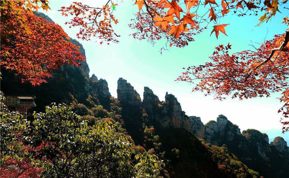 保定这座山是国家五A景区，秋季风景如画，仿佛来到了童话世界