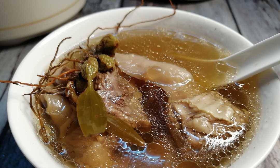 石橄榄猪肝沿汤,泉州阿嫲的绝好配方,别处找不到的美味_草药_草坪