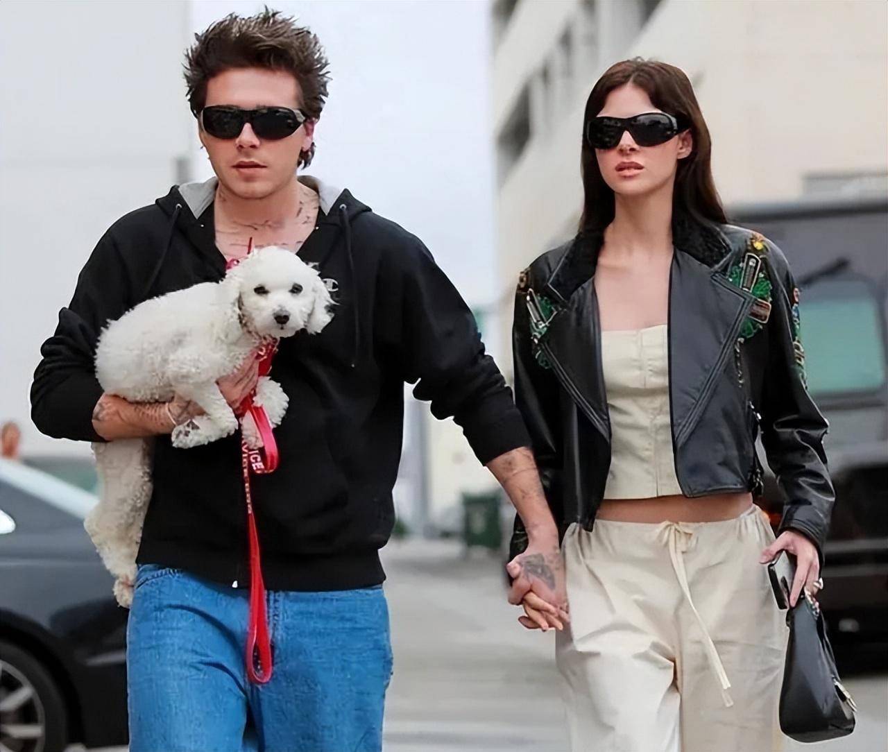 抱狗狗牵娇妻手,夫妻相十足,妮可拉身材火辣_尼古拉_布鲁克林_nicola