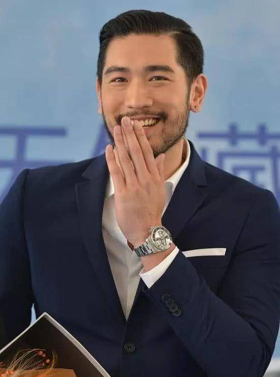 高以翔墓园霸气荣耀,门庭简约卓尔不凡,尽显超级男神的璀璨光环_巨星