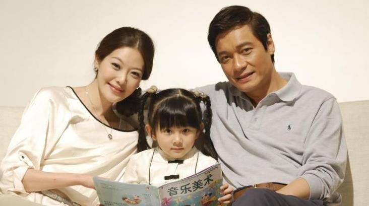 娶小12岁女星导致事业一落千丈,但女儿火了_罗嘉良_苏岩_妻子