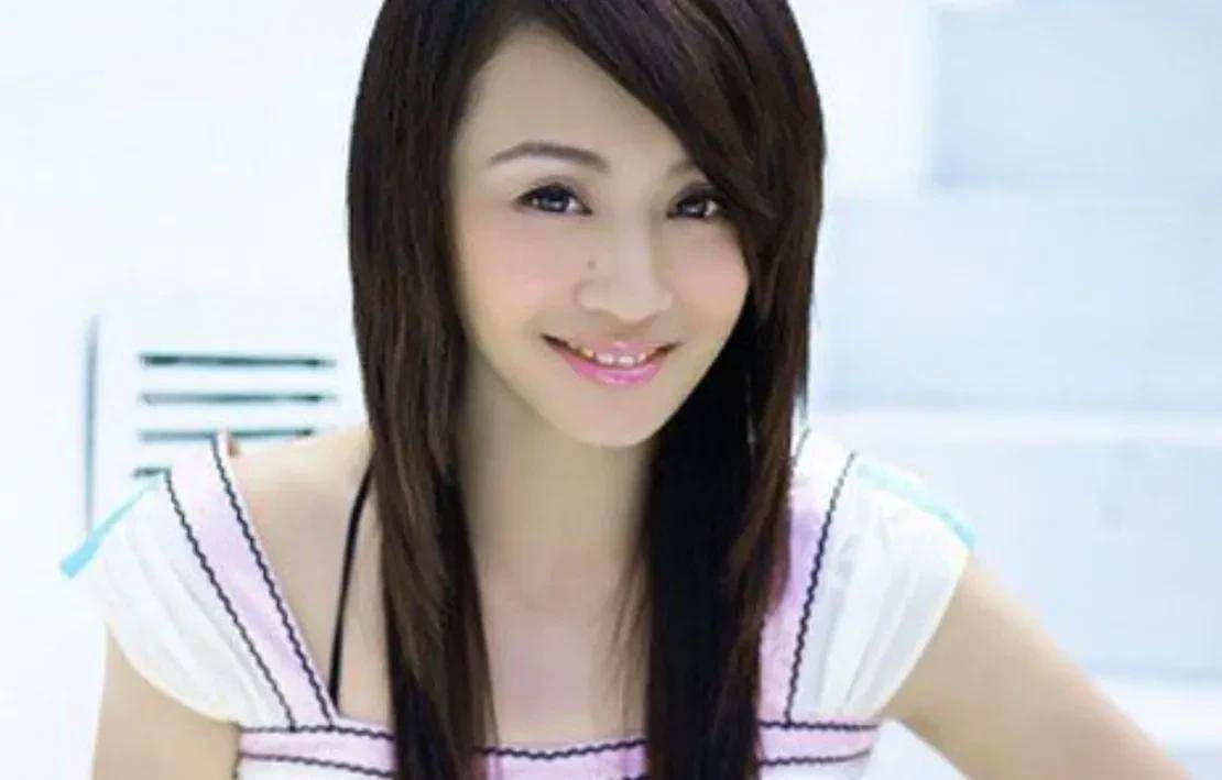 风头曾盖过董卿,李湘,被寄予厚望的曹颖,怎么就走到了今天这步_广告