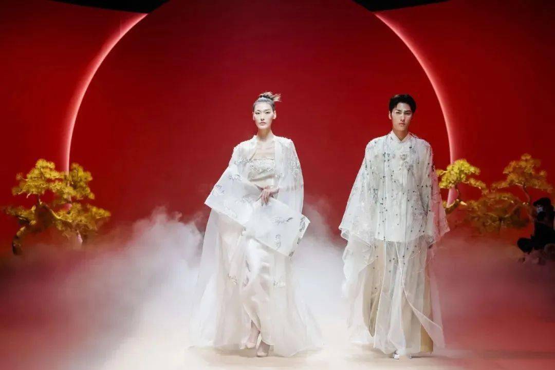 张突然·三寸盛京 x 梦幻西游 联名国风大秀发布!