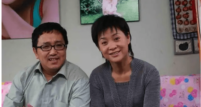 喜剧演员句号:二婚娶小11岁郭雅丹,让丧子岳父母不再泪流_表演_演艺