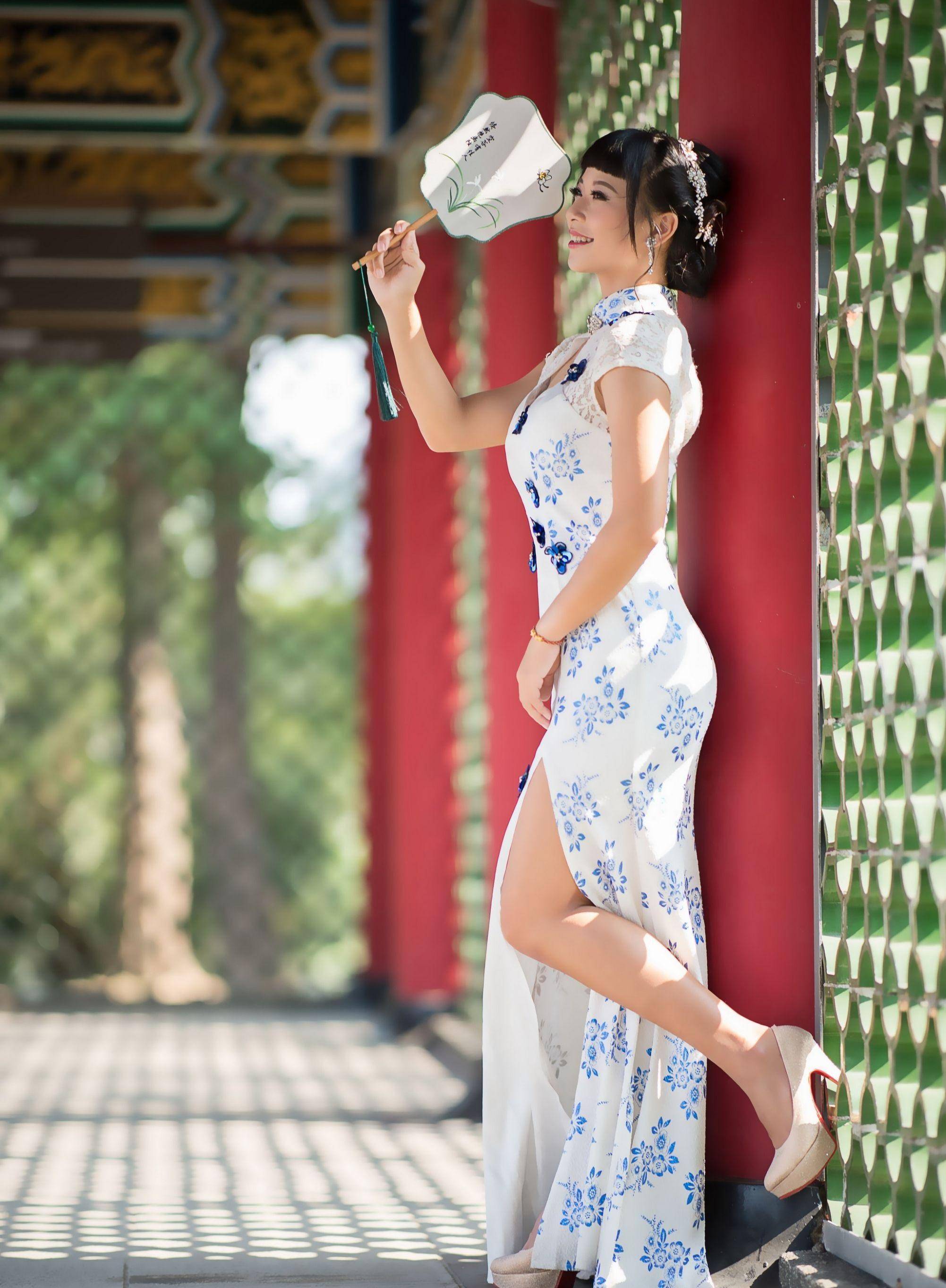 改良版的高时尚长旗袍气质无双,高挑小姐姐秀腿的神器_旗袍_气质_姐姐