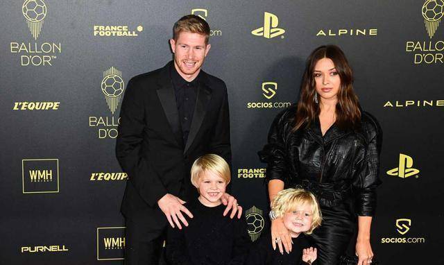 金球奖红毯:本泽马妻子与女友同场最养眼cp合体姆巴佩同伴特别