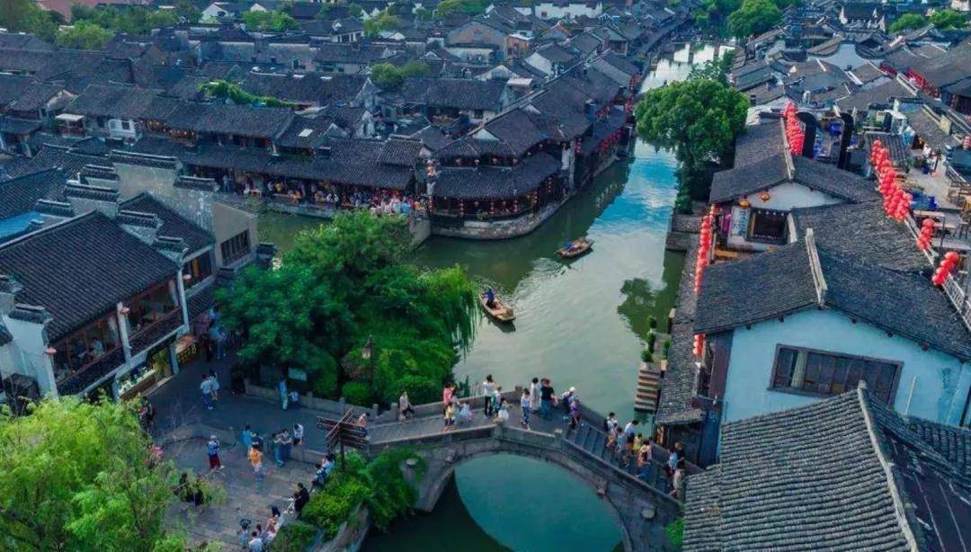 嘉兴历史文化古镇，古代吴越文化的发祥地之一，地理位置优越