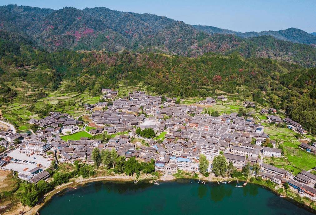 湖南一座百年古村，有“江南第一村”的美誉，景色宜人历史悠久