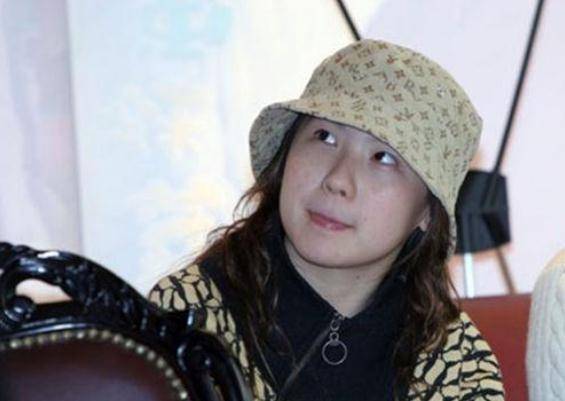 捧红无数香港女星的王晶,却从来不捧自己女儿,看到照片懂了_佟艺_王