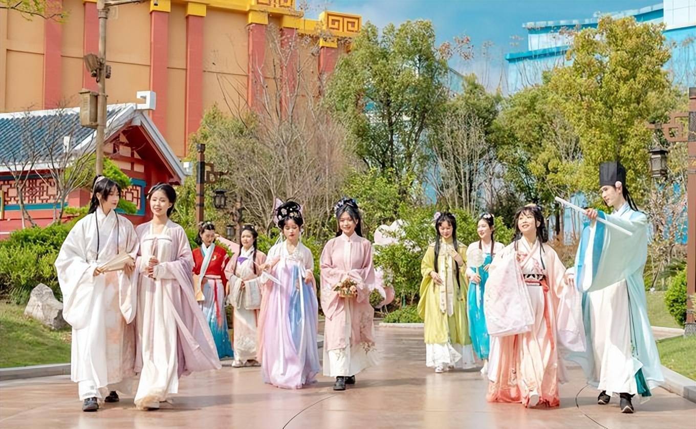 湖北荆州方特花朝节，来这里过一个中国传统节日，充满温馨和浪漫